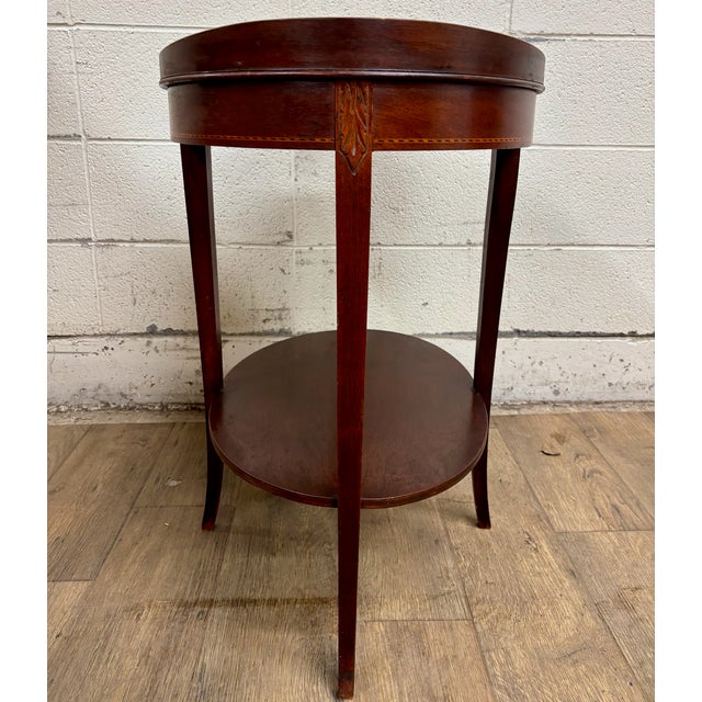 Mersman Vintage Mersman Mahogany Hepplewhite Style Tiered Oval End or Side or Lamp Table For Sale - Image 4 of 14