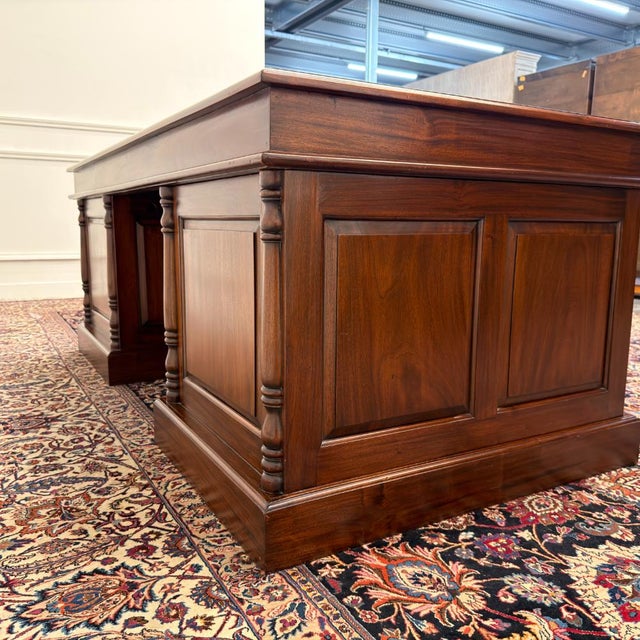 Brown Large Classic English Desk in Leather For Sale - Image 8 of 18
