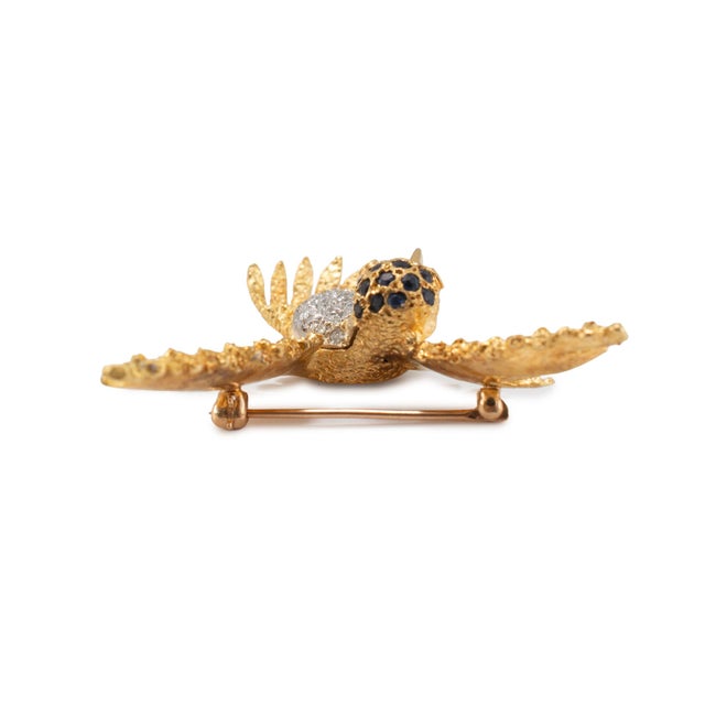 Vintage 18k Yellow Gold Sapphire Diamond Textured Wings Hummingbird Pin Brooch For Sale In Houston - Image 6 of 8