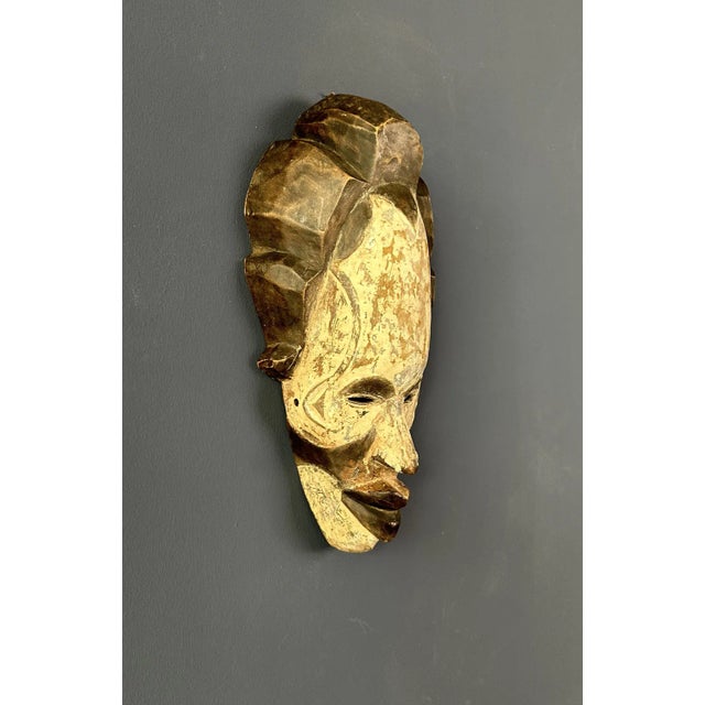 Add a touch of culture with this striking long white tribal mask. Its intricate design and elongated form make it a...