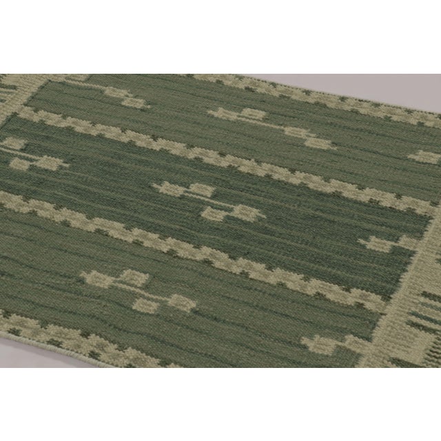 Handwoven in an intricate blend of New Zealand wool and undyed, natural yarns, this 3x5 flatweave is a premier selection...