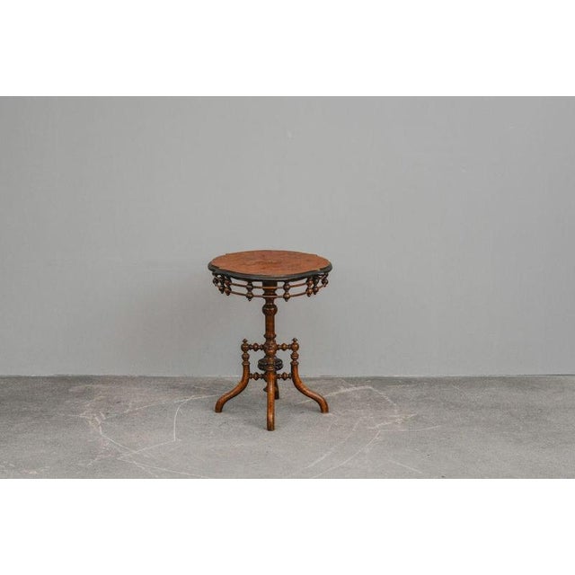 Mid-19th Century Biedermeier Salon Table in Walnut For Sale - Image 6 of 18