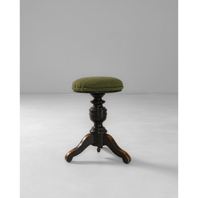 This 1900s French wooden adjustable piano stool combines functional ingenuity with early 20th-century charm. The turned...