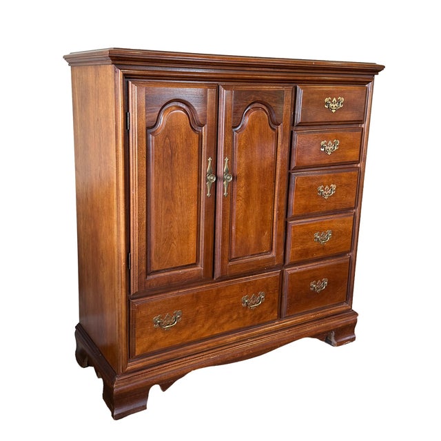Traditional Vintage 1980s Bassett Cherry Armoire / Dresser With Doors & Drawers – Traditional Style For Sale - Image 3 of 9