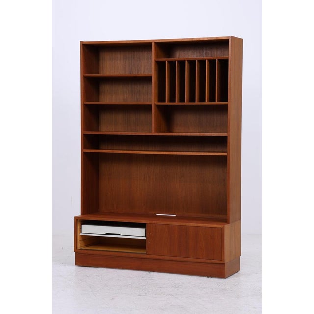 Mid-Century Danish Teak Bookcase by Poul Hundevad For Sale - Image 5 of 16