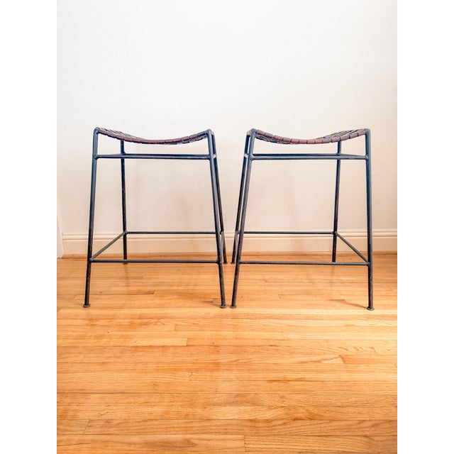 French Mid Century Industrial Style Pair of Woven Leather and Iron Counter Stools After Lila Swift and Donald Monell For Sale - Image 4 of 18