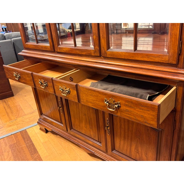 Drexel Heritage Late 20th Century China/ Display Hutch For Sale In San Francisco - Image 6 of 11