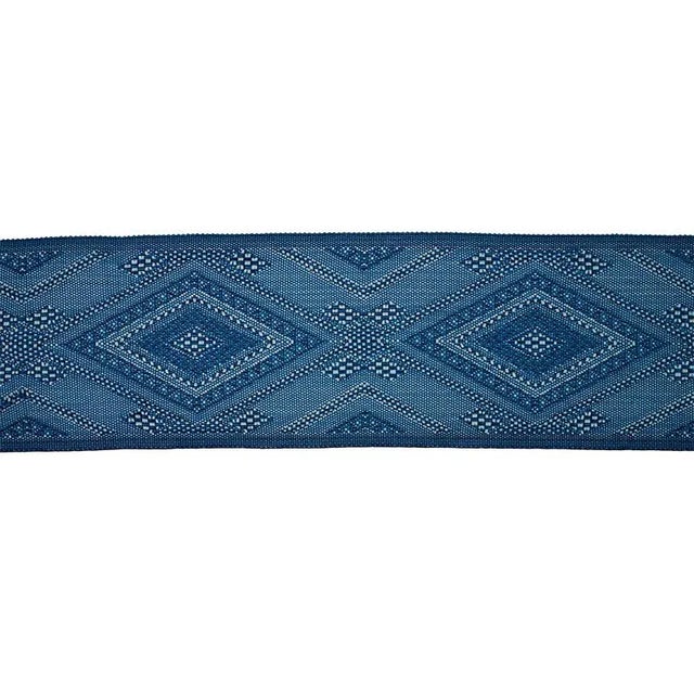 With the look of exquisite woven horsehair, this refined geometric tape has intricate dimension that makes it the perfect...