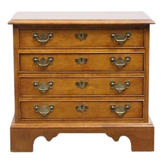 Wellington Hall Banded Mahogany Traditional Style 24" Chairside Chest / Nightstand For Sale