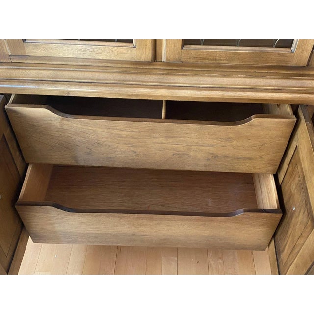 Mid-Century Drexel China Cabinet With Arched Lattice Glass Doors For Sale - Image 11 of 12