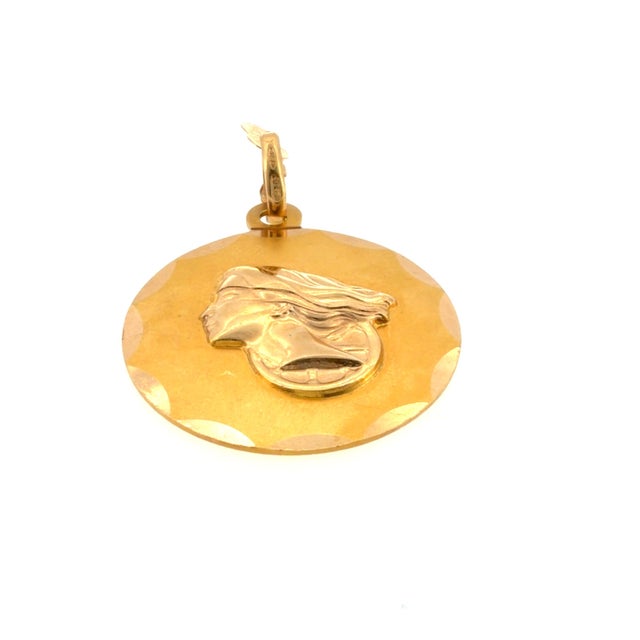 1970s Vintage Unoaerre 18k Goddes of Fortuna Pendant For Sale - Image 5 of 9