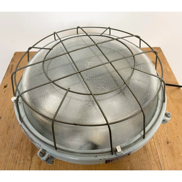 Industrial Vintage Grey Cast Aluminium Wall Lamp from Elektrosvit, 1980s For Sale - Image 10 of 16