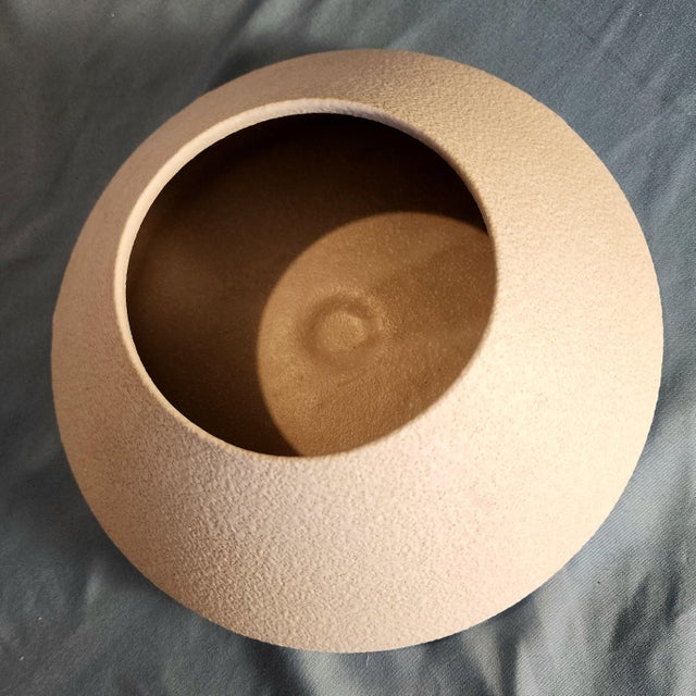 Late 20th Century Late 20th Century Textured Off White Vase by Lisa Love Ceramics For Sale - Image 5 of 8