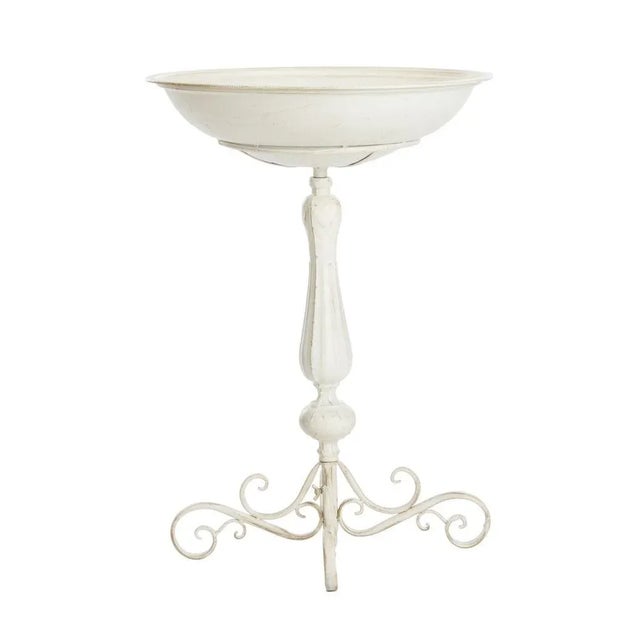 Create a deluxe oasis for your feathered friends with this gorgeous Victorian style Orian Bird Bath. Designed with...