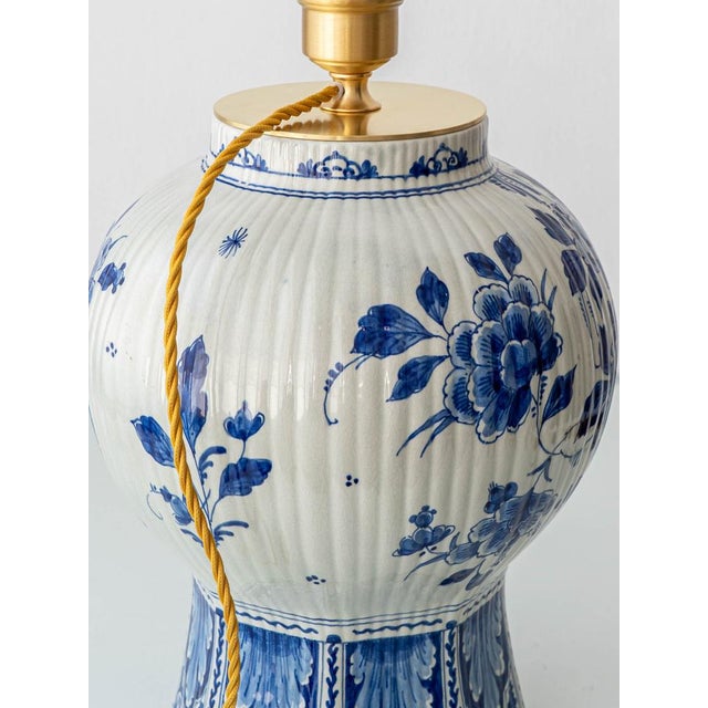 Metal Large Hand-Painted 300th Anniversary Ceramic Table Lamp from Royal Delft, 1953 For Sale - Image 7 of 17