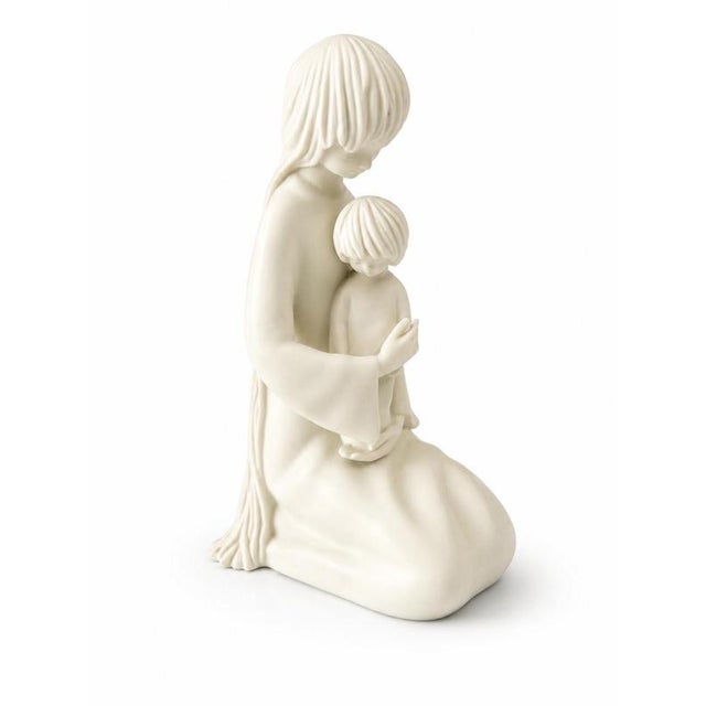 Porcelain Sculpture of Tenderness from Vista Alegre For Sale - Image 6 of 6