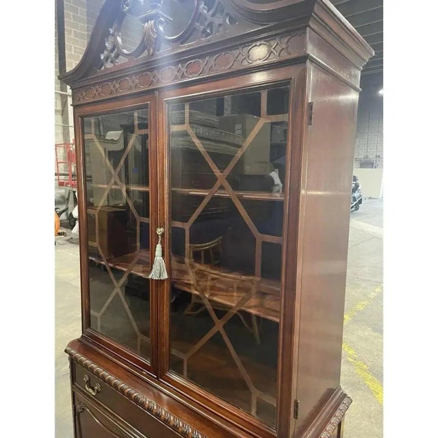 Traditional China Display Cabinet by Bernhardt For Sale - Image 9 of 12