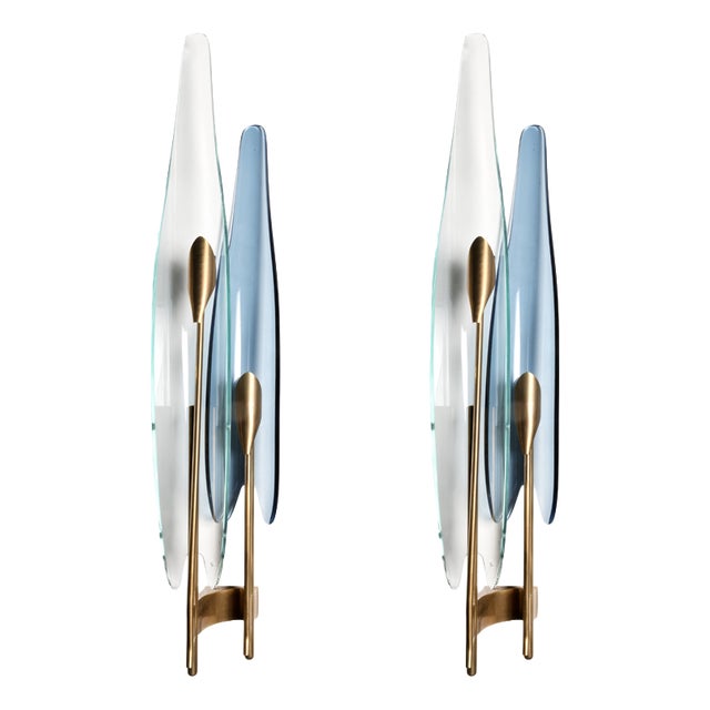 Model 1461 Dahlia Wall Lamps in Brass with Curved and Cut Crystal Diffusers by Max Ingrand for Fontana Arte, 1950, Set of 2 For Sale