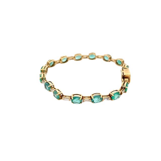 1990s 18k Yellow Gold Colombian Emerald and Diamond Line Bracelet, 7.5 Inches For Sale - Image 4 of 10