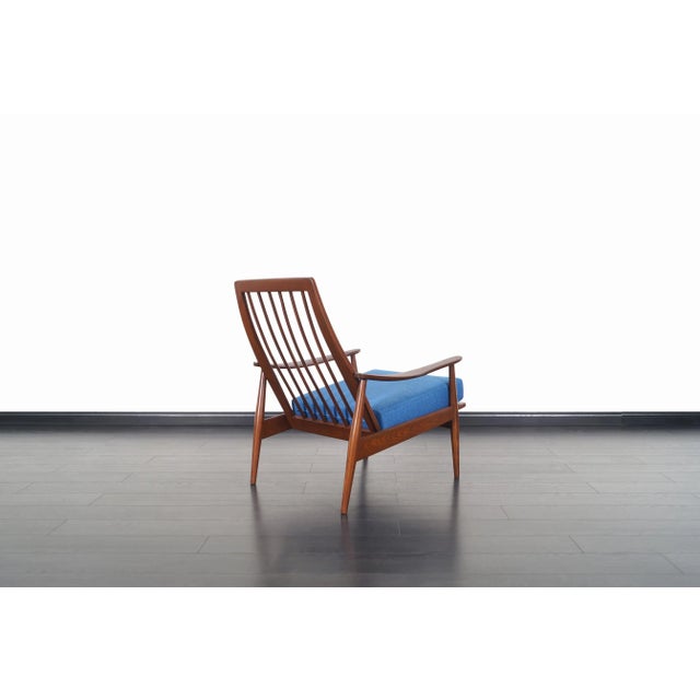 Wood Mid-Century Modern Walnut Spindle Back Lounge Chair, 1950s For Sale - Image 7 of 8