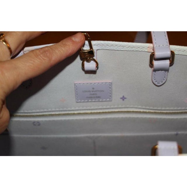 Sunrise Pastel Onthego Gm Bag, 2010 from Louis Vuitton For Sale - Image 6 of 15
