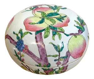Mid 20th Century Large Chinese Export Famille Verte Peach Motif Box