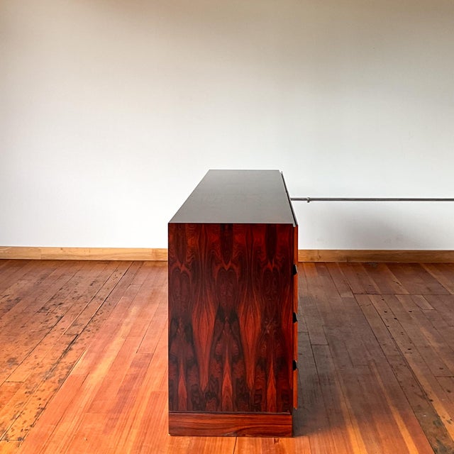 Mid 20th Century Arne Wahl Iversen for Vinde Mobelfabrik Rosewood Dresser For Sale In Portland, OR - Image 6 of 13