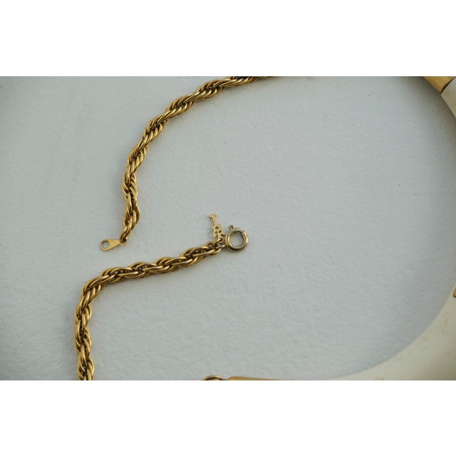 Mid-Century Modern Vintage, 1970s Crown Trifari Resin Double-Horn Statement Choker Necklace, Cream and Gold For Sale - Image 3 of 11