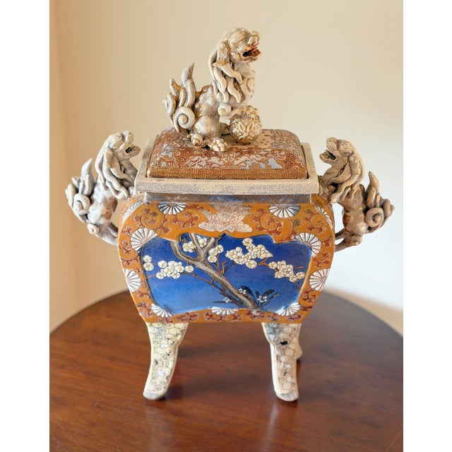 Chinoiserie 1930's Chinese Satsuma-Style Censer With Foo Lion Finial For Sale - Image 3 of 6