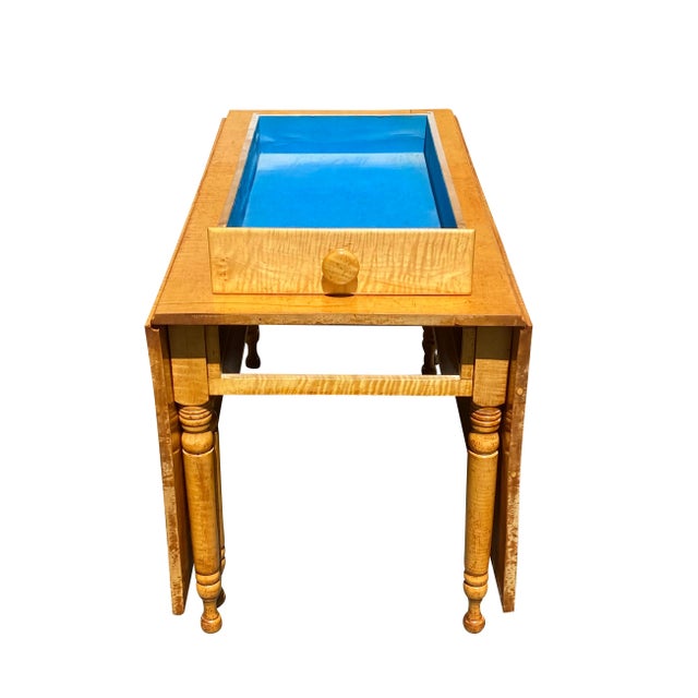 Wood Late 20th Century Vintage Federal Style Tiger Maple Gateleg Dining Table With Bold Grain and Large Drawer For Sale - Image 7 of 12