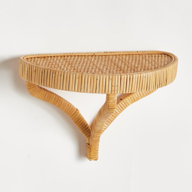 This simple rattan wrapped woven bracket is a casual decorative shelf for your favorite accent pieces. A coastal look...