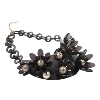 Anthracite Gray Acrylic Necklace with Flowers and Pearls For Sale