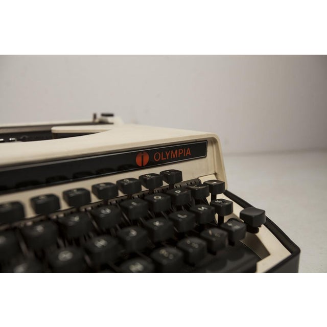 Olympia typewriter model dactylette, it is absolutely superb with its original beige colour and its plastic box of the...