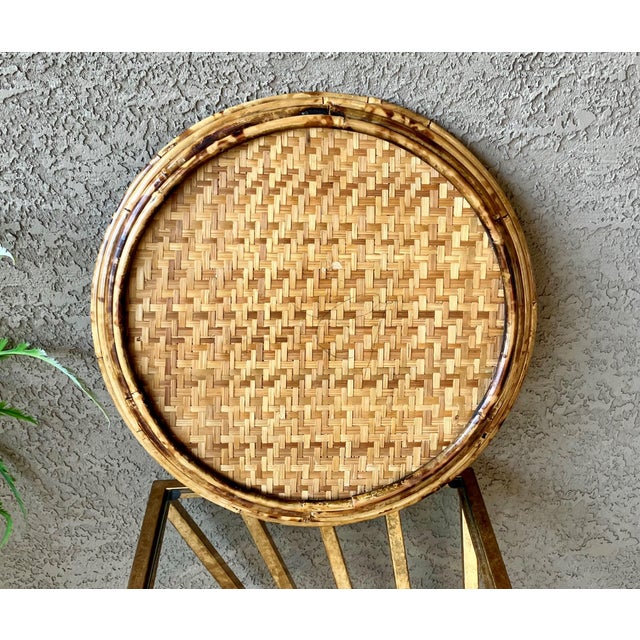 Stylish Mid 20th-Century Split Tortoiseshell Bamboo & Herringbone Rattan Circular Tray For Sale - Image 10 of 18