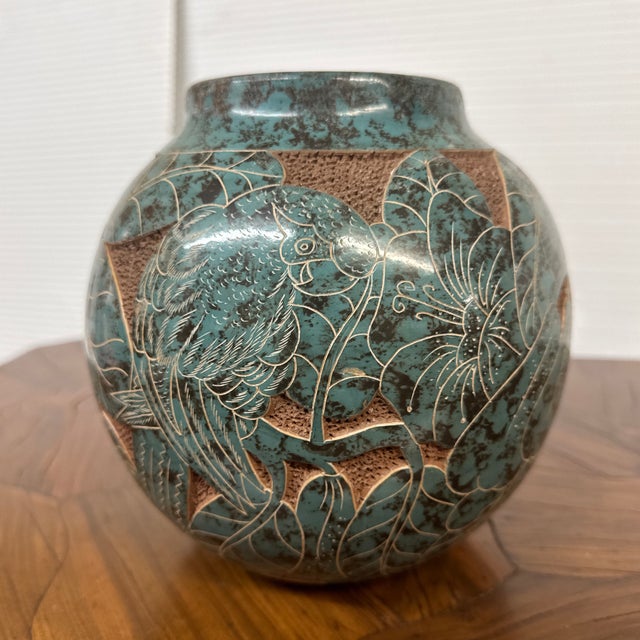 Nicaraguan Vessel With Dimensional Etched Birds For Sale - Image 12 of 12
