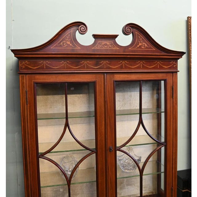 Edwardian Display Cabinet in Mahogany, 1900 For Sale - Image 3 of 8