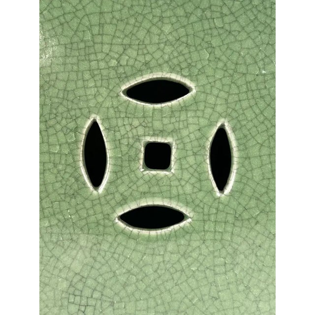 1990s Vintage Chinoiserie Emerald Green Glazed Ceramic Drum Garden Stool or Pedestal For Sale - Image 5 of 11