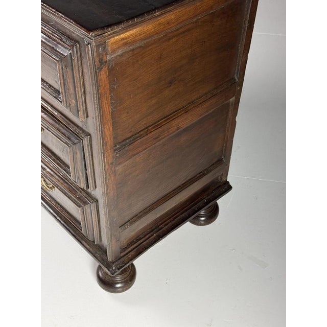 English Chest of Drawers in Oak, 1600s For Sale - Image 9 of 18