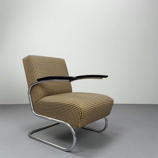 1930s tubular steel armchair, possibly made by Thonet. In beautiful condition, the armchair has been freshly reupholstered...