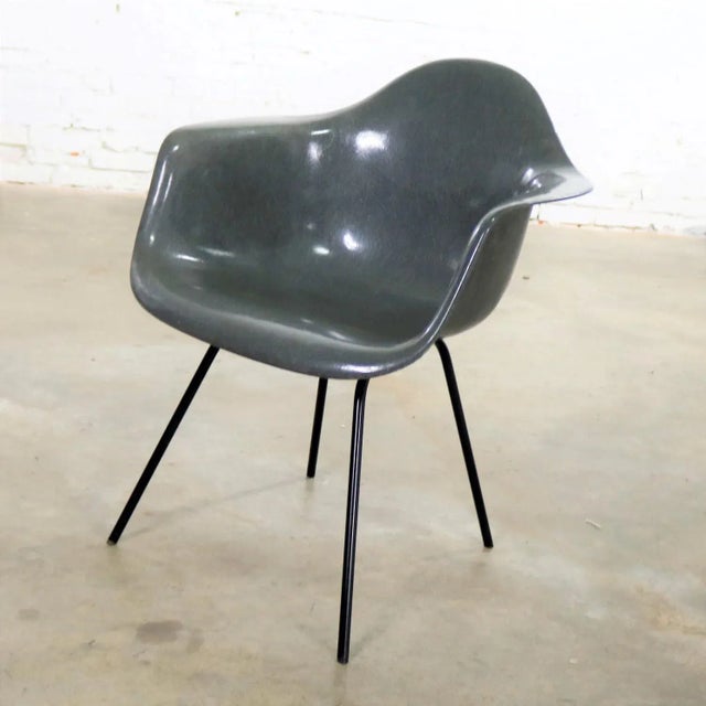 Metal Mid Century Modern Elephant Hide Gray Eames Herman Miller Molded Fiberglass Dax Arm Shell Chair H Base For Sale - Image 7 of 13