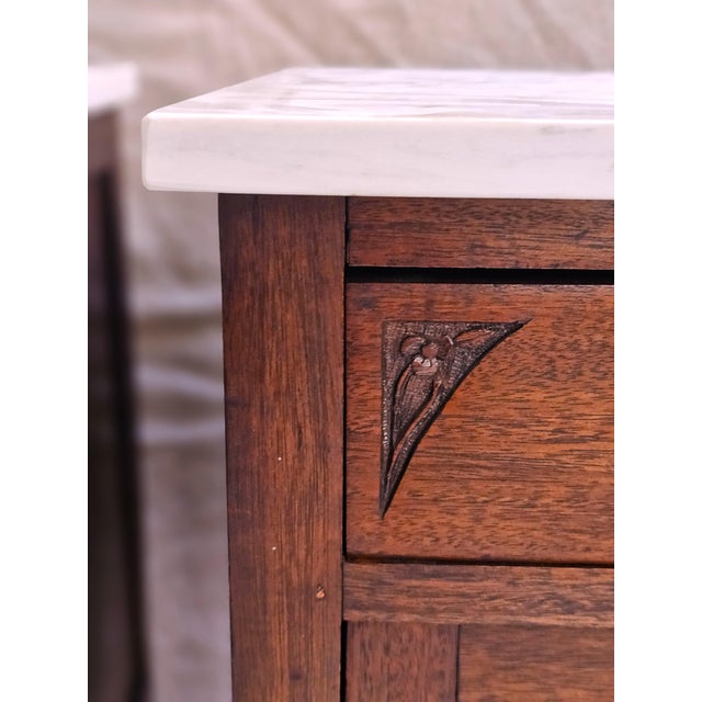 1910s Pair of English Mahogany Nightstands With Carved Floral Doors & Stone Tops For Sale - Image 10 of 18