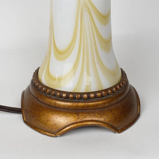 Mid-Century Modern Yellow and White Marbled Murano Art Glass Table Lamp With Shade For Sale - Image 3 of 7