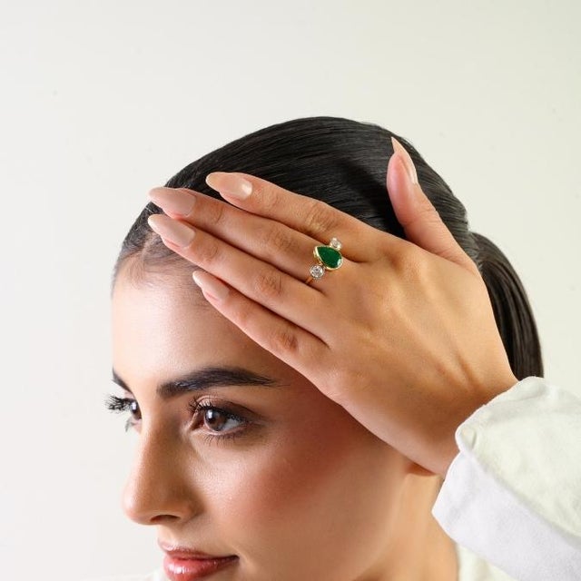 Metal 2.29ct Deep Green Emerald Pear Engagement Ring With Round Diamonds in 18k Gold Size 7 For Sale - Image 7 of 15