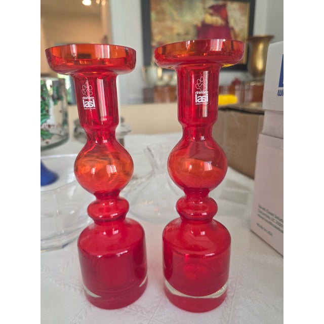 Riihimäen Lasi Oy Mid 20th Century Pair of Red Glass Vases Titled 'Pompadour' by Nanny Still for Riihimäen Lasi Oy, Finland For Sale - Image 4 of 4