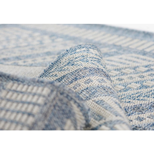 Momeni Contemporary Indoor/Outdoor Hampton Meadow Rug in Blue, 3'3" x 5' For Sale In Atlanta - Image 6 of 9
