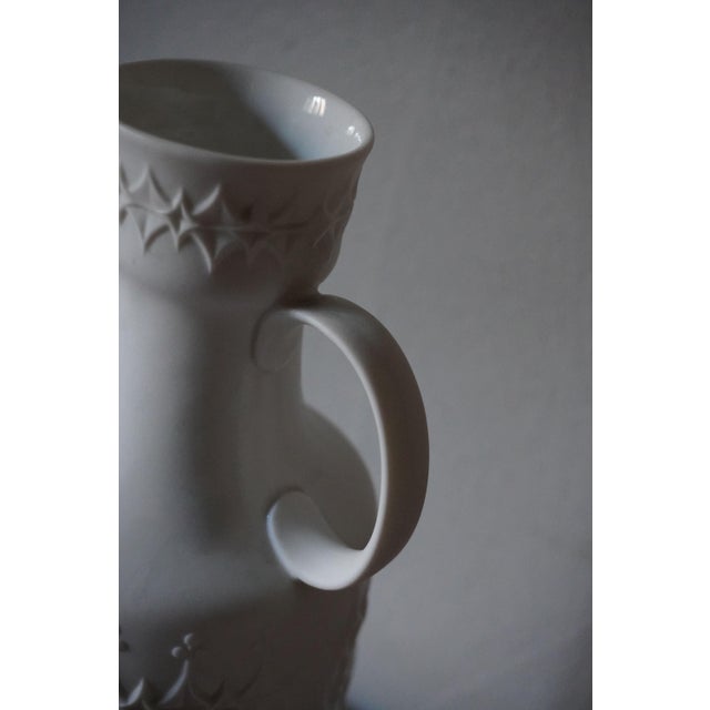 Vintage German Vases in Biscuit Porcelain from AK Kaiser, 1960s, Set of 2 For Sale - Image 6 of 9