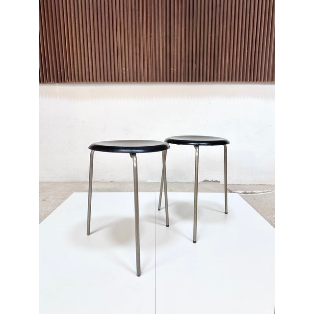 Mid-Century Modern Black Dot Model 3170 Stools by Arne Jacobsen for Fritz Hansen, Denmark, 1960s, Set of 2 For Sale - Image 3 of 18