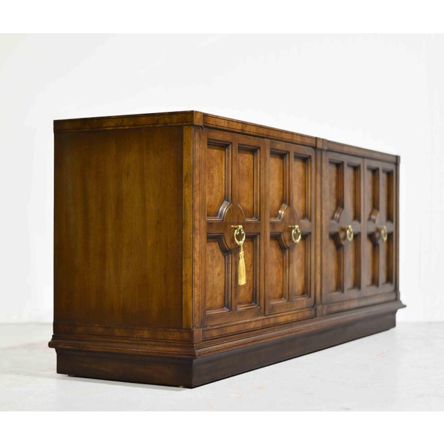 Mid Century Hollywood Regency Burl Wood Credenza by Mastercraft For Sale In Chicago - Image 6 of 12