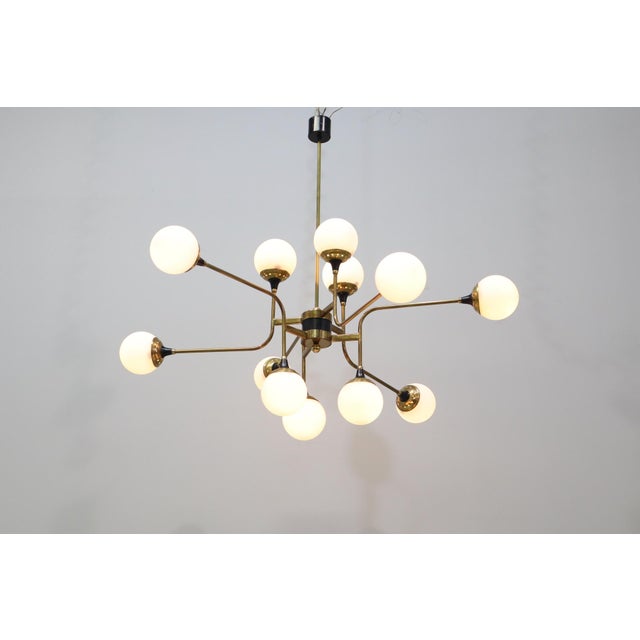 Stilnovo Chandelier with 18 Lights in Brass and Opal Glass by Stilnovo, Italy, 1959 For Sale - Image 4 of 15