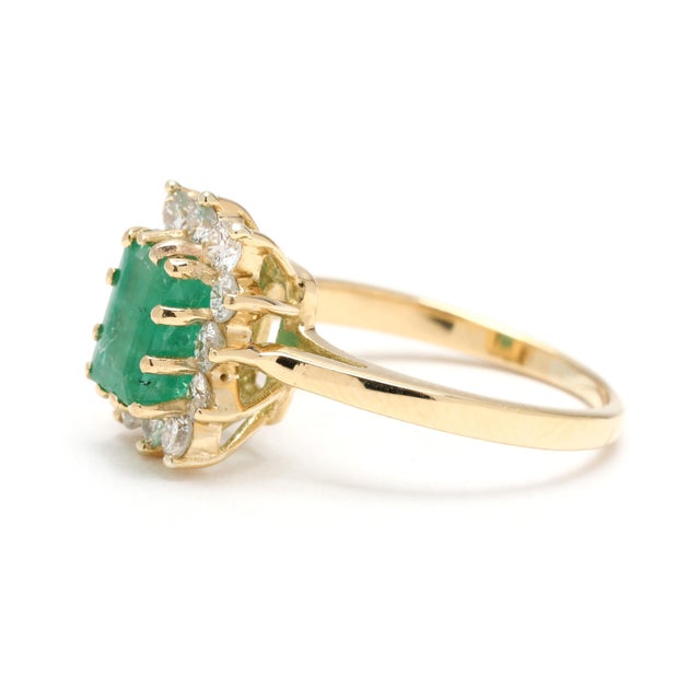 Early 21st Century 1.5ctw Diamond and Emerald Halo Ring, 18k Yellow Gold, Ring Size 5 For Sale - Image 5 of 6